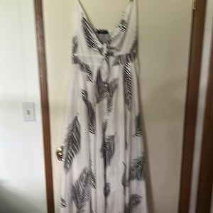 Adorable summer black / white dress